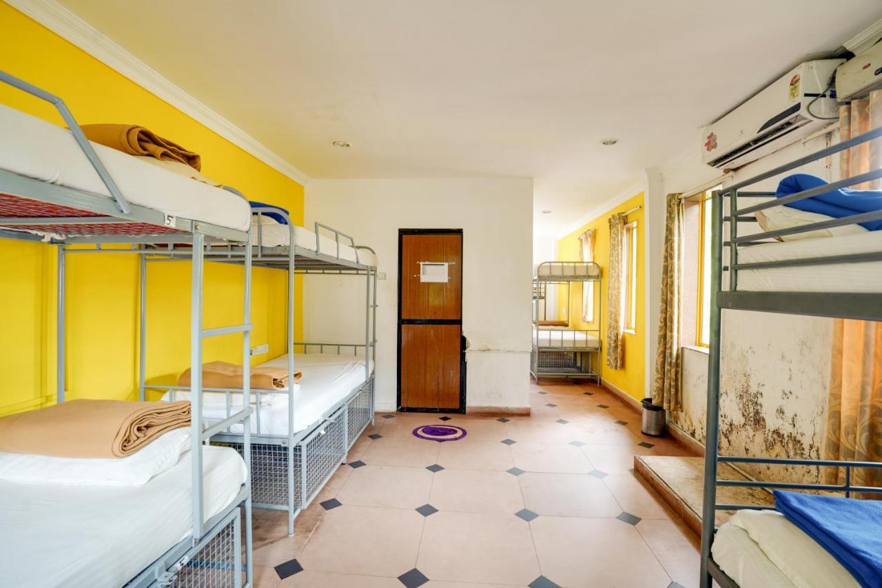 Piggy Calangute By Urban Nomads - Dorms & Pvt Rooms GOA Екстериор снимка