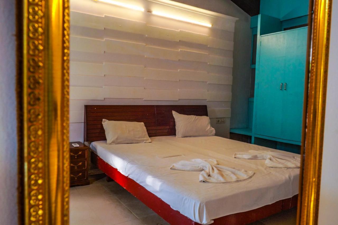 Piggy Calangute By Urban Nomads - Dorms & Pvt Rooms GOA Екстериор снимка